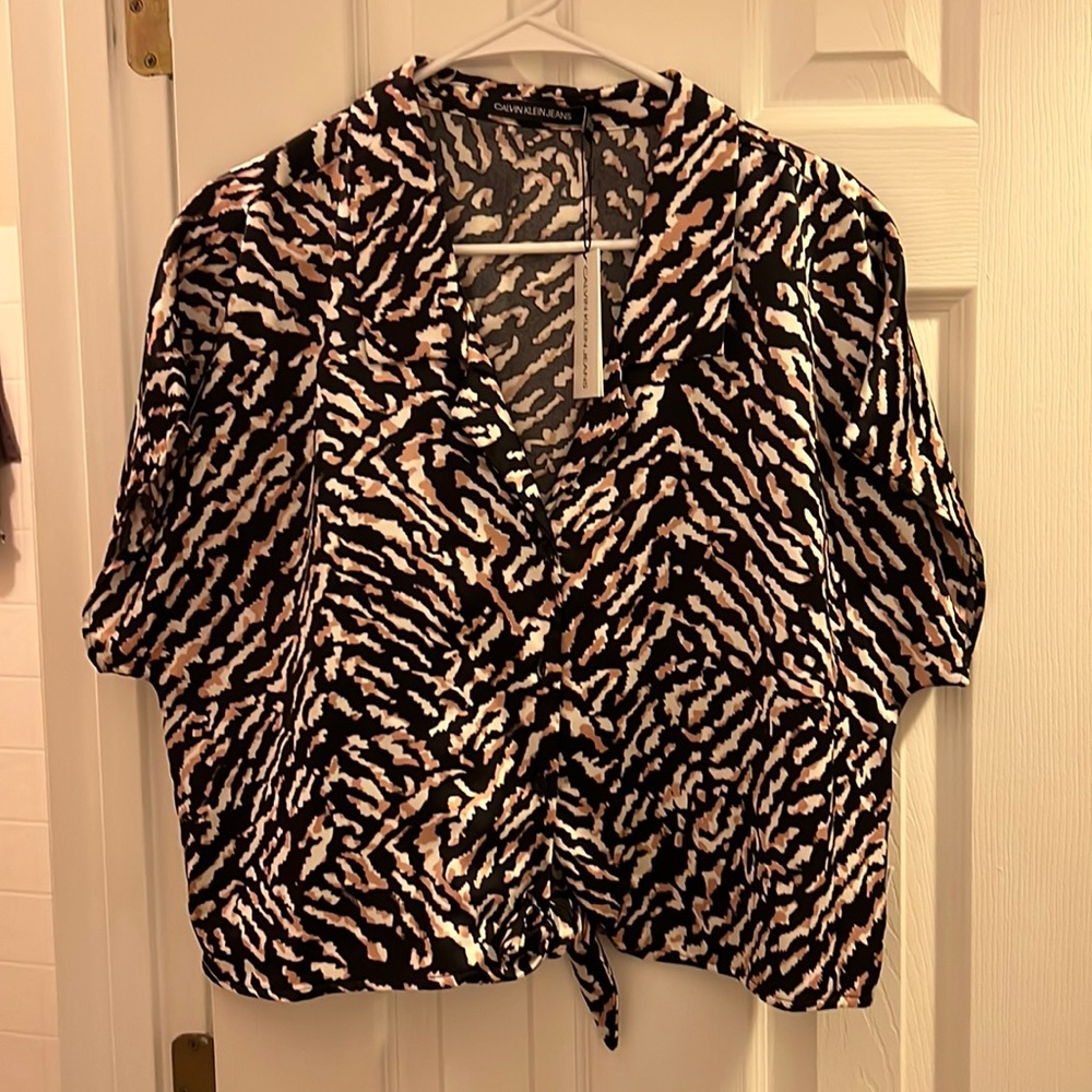 NWT Calvin Klein Top in Size Large
